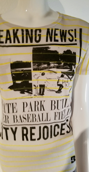 DC T-Shirt - Picture 2 of 3